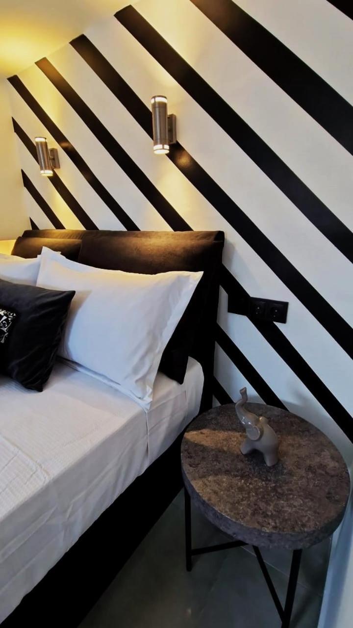 Apartamento Essel Noir - A Hidden Gem With A Magnificent Acropolis View Atenas Exterior foto